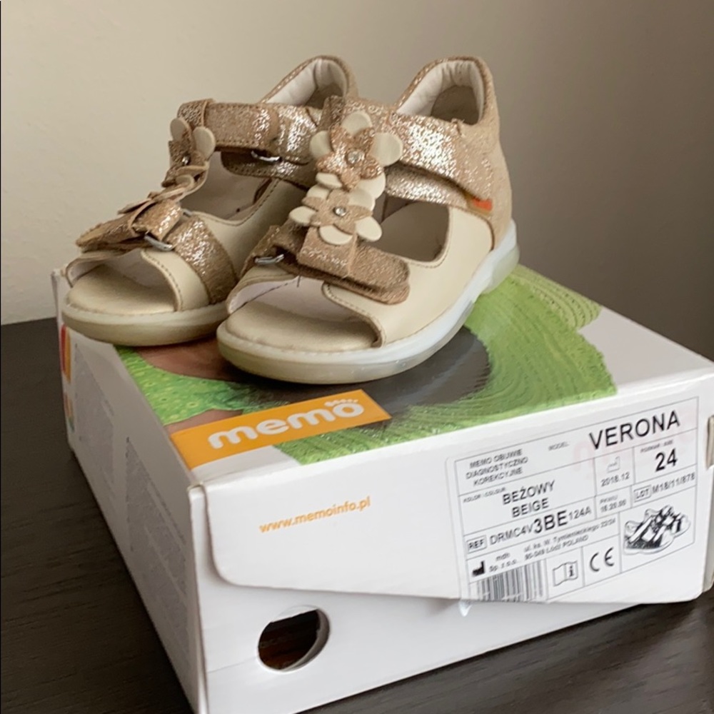 Memo Sandals